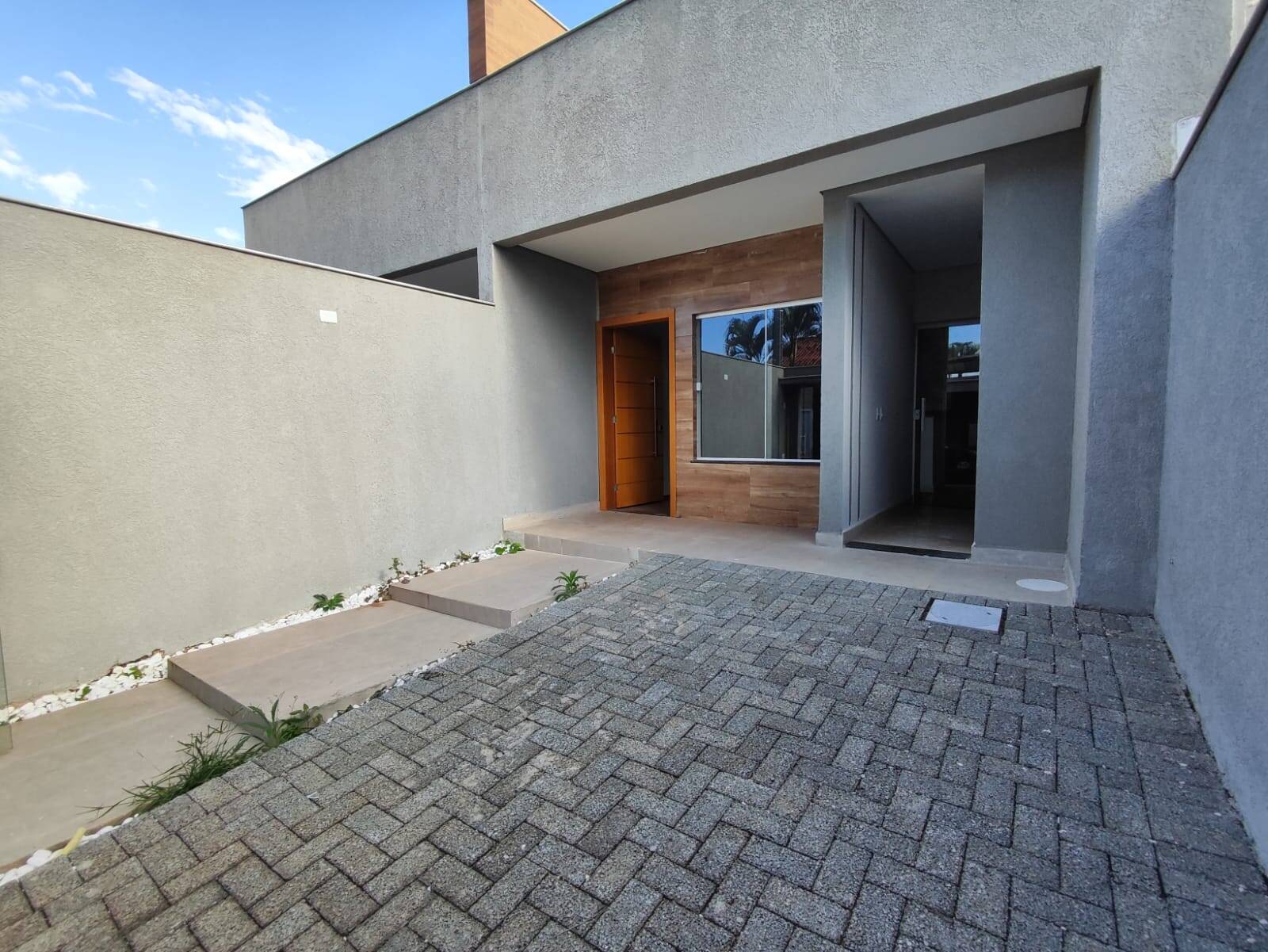 #W.072411C - Casa para Venda em Londrina - PR