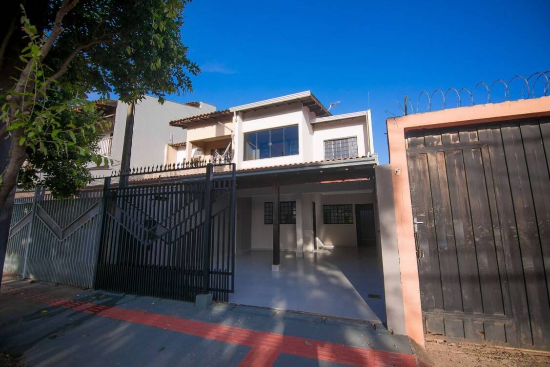 #W.052412C - Sobrado para Venda em Londrina - PR