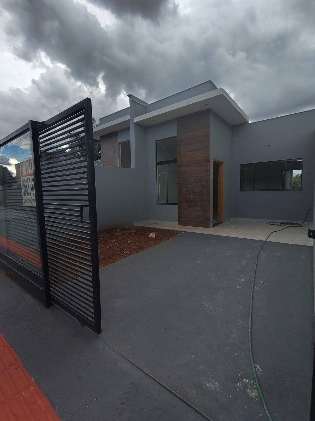 #W.091125C - Casa para Venda em Londrina - PR