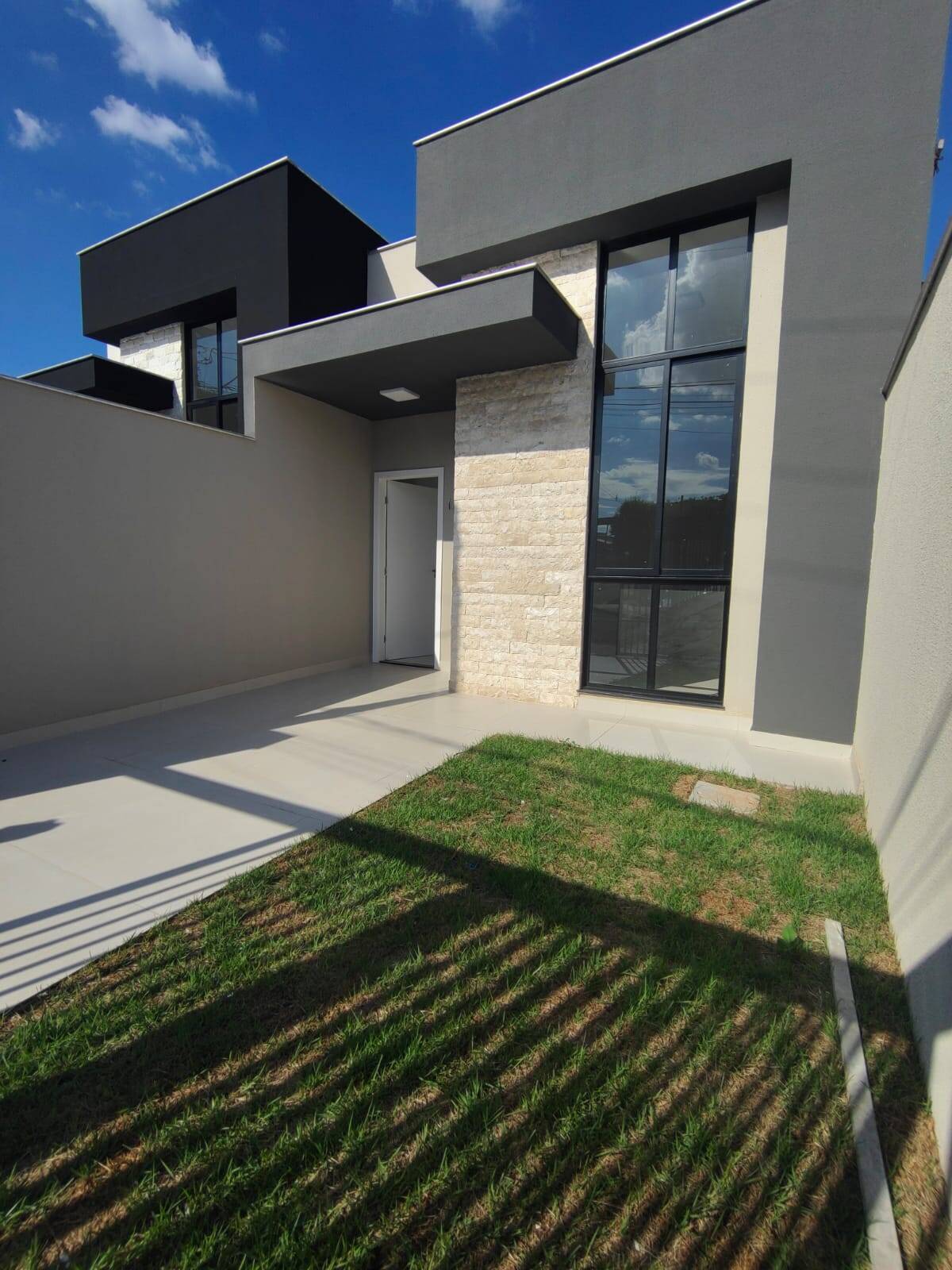 #W.280525C - Casa para Venda em Londrina - PR